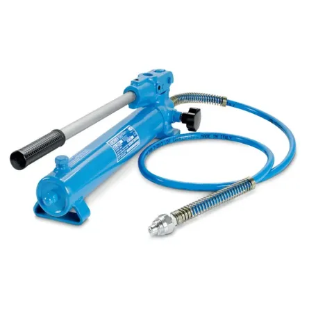 POMPA IDRAULICA MANUALE A DUE VELOCITA' OMCN 358/C CON TUBO E ATTACCO RAPIDO 700 BAR - 2400 cm³